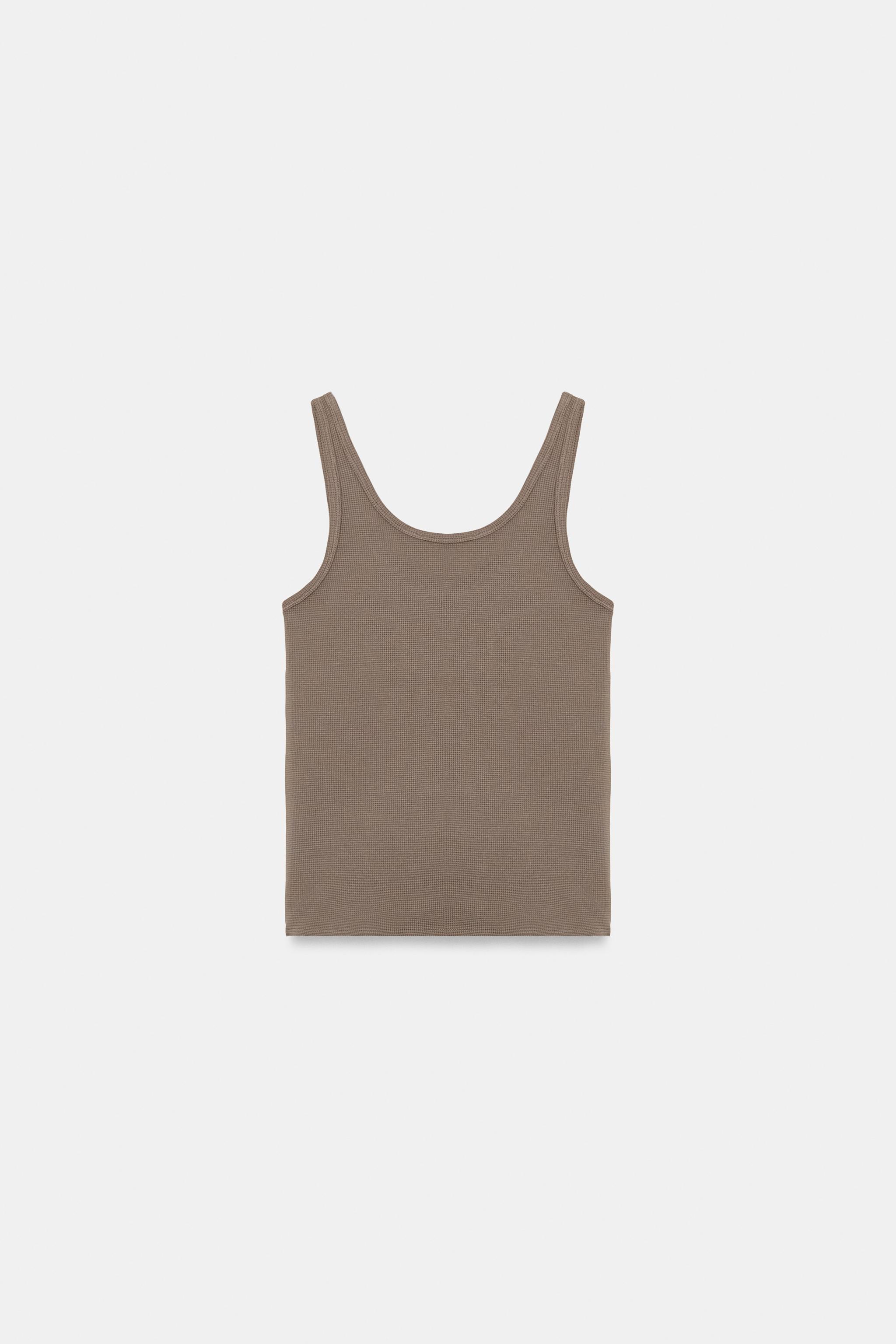 SLEEVELESS TOP